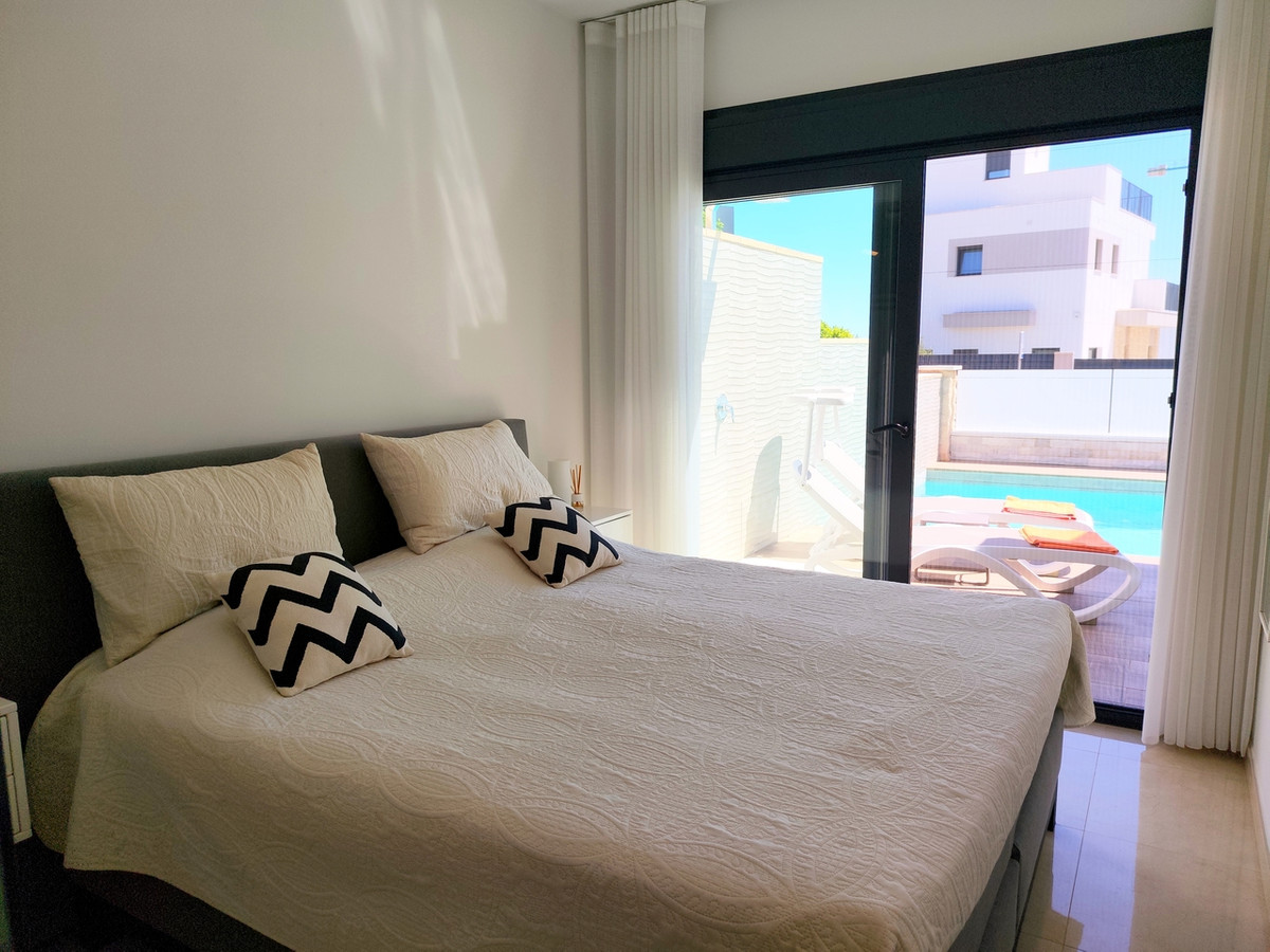 For sale - 3 Bedroom 2 Bathroom House - Detached Villa in San Miguel de Salinas - San Miguel de Salinas Centro  - Alicante