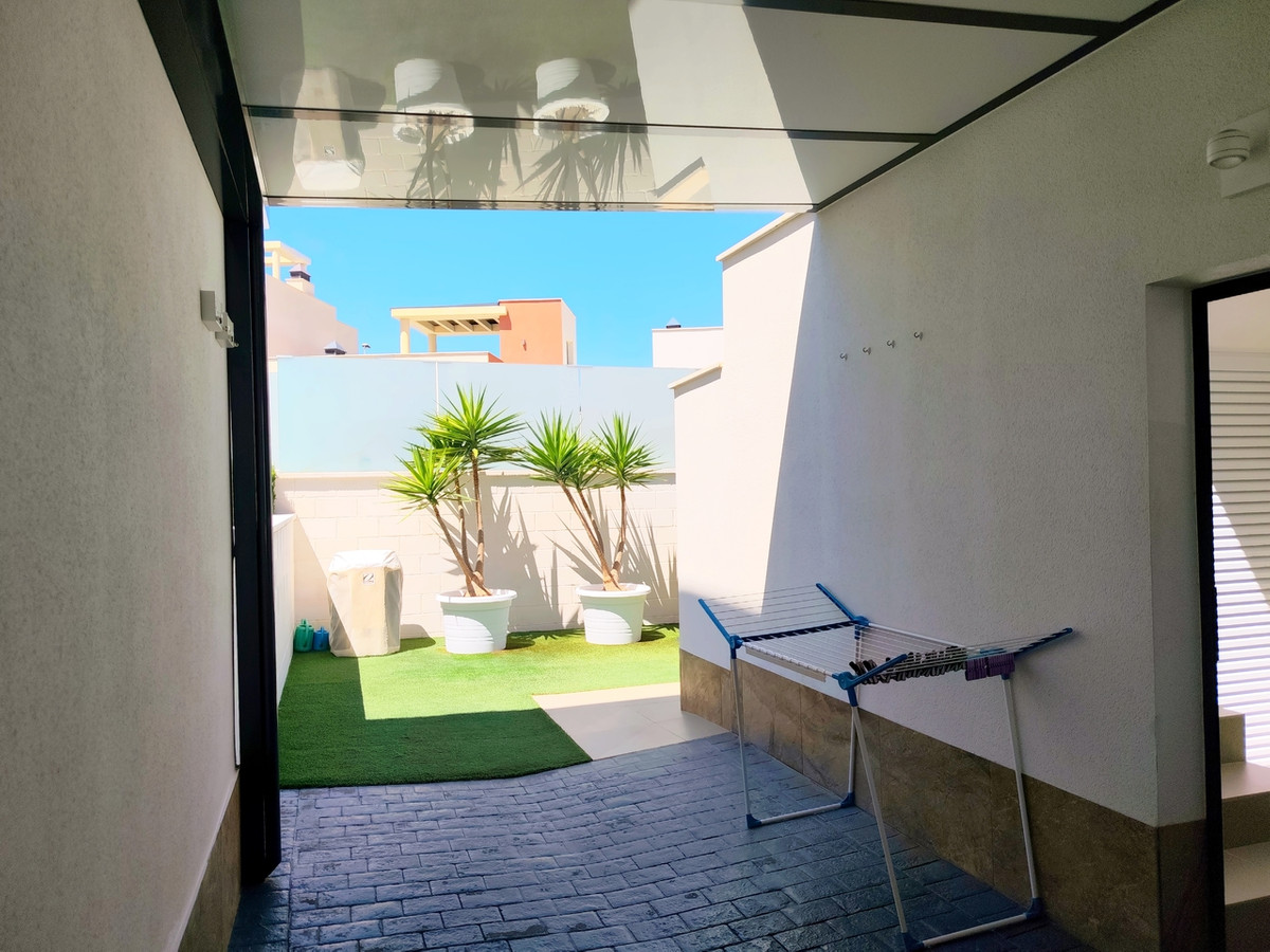 For sale - 3 Bedroom 2 Bathroom House - Detached Villa in San Miguel de Salinas - San Miguel de Salinas Centro  - Alicante