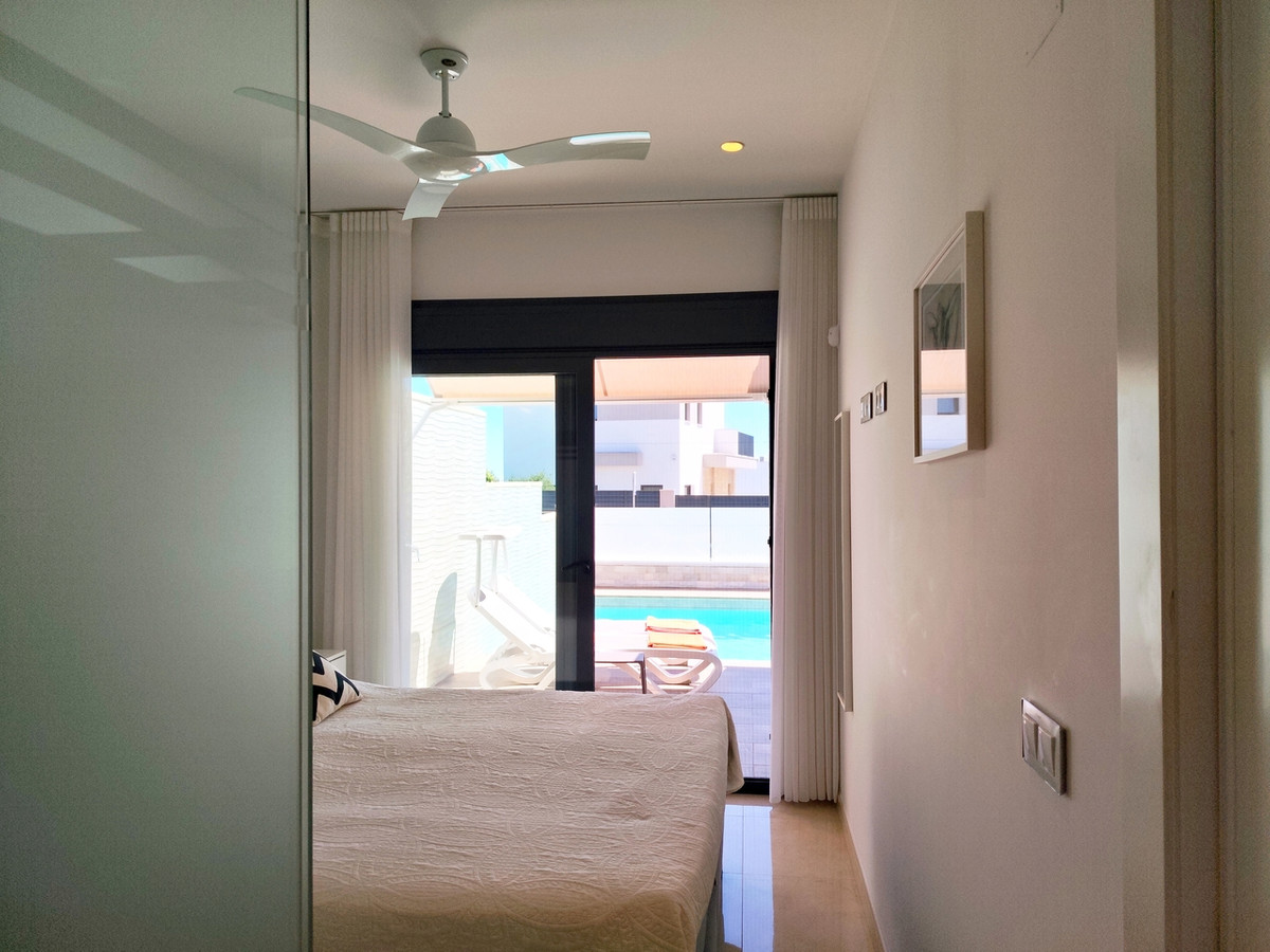 For sale - 3 Bedroom 2 Bathroom House - Detached Villa in San Miguel de Salinas - San Miguel de Salinas Centro  - Alicante