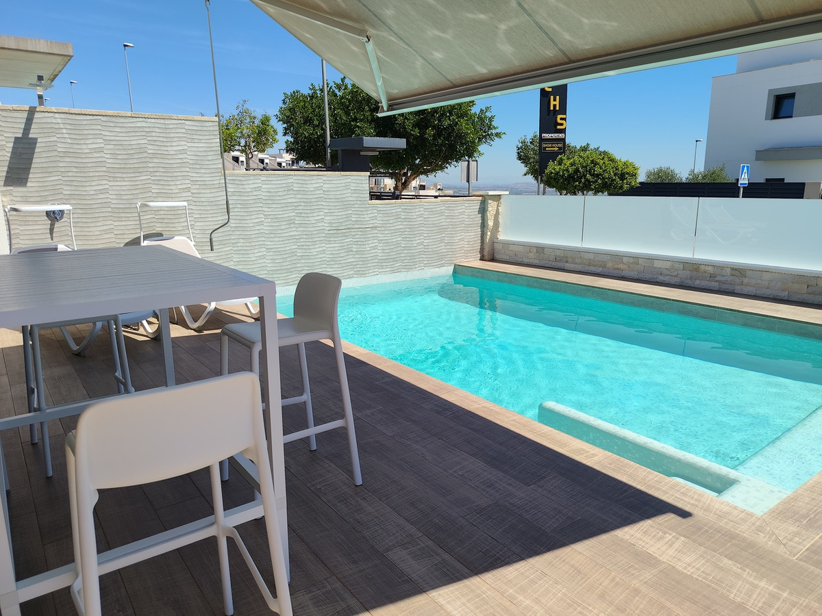 For sale - 3 Bedroom 2 Bathroom House - Detached Villa in San Miguel de Salinas - San Miguel de Salinas Centro  - Alicante