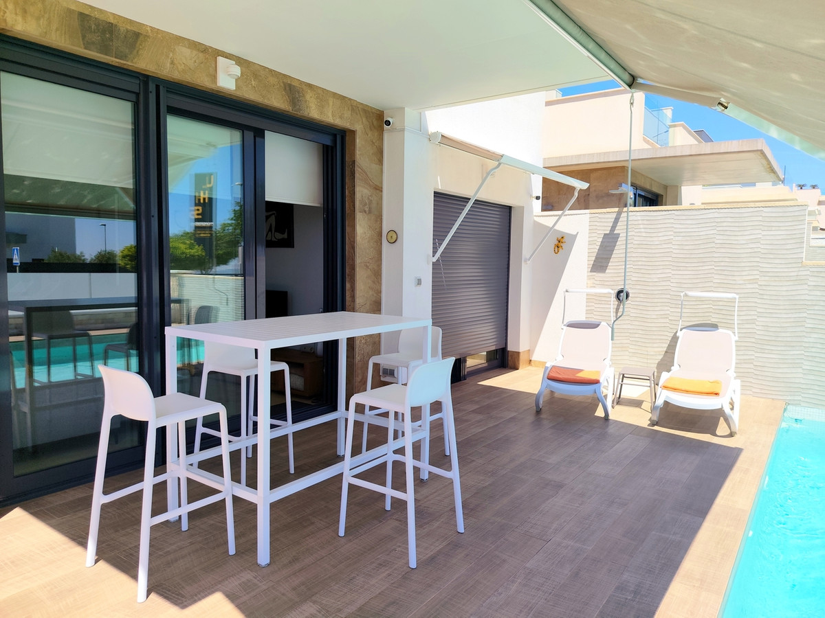 For sale - 3 Bedroom 2 Bathroom House - Detached Villa in San Miguel de Salinas - San Miguel de Salinas Centro  - Alicante