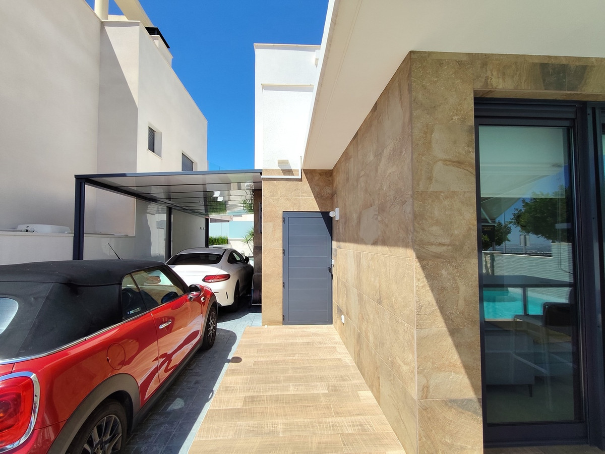 For sale - 3 Bedroom 2 Bathroom House - Detached Villa in San Miguel de Salinas - San Miguel de Salinas Centro  - Alicante