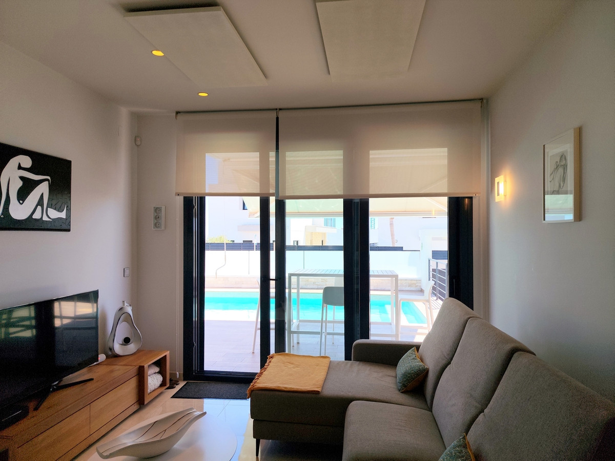 For sale - 3 Bedroom 2 Bathroom House - Detached Villa in San Miguel de Salinas - San Miguel de Salinas Centro  - Alicante