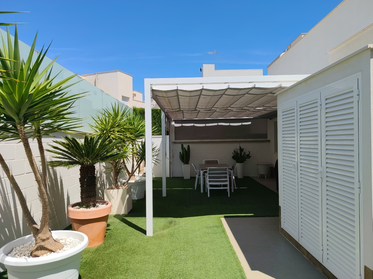 For sale - 3 Bedroom 2 Bathroom House - Detached Villa in San Miguel de Salinas - San Miguel de Salinas Centro  - Alicante