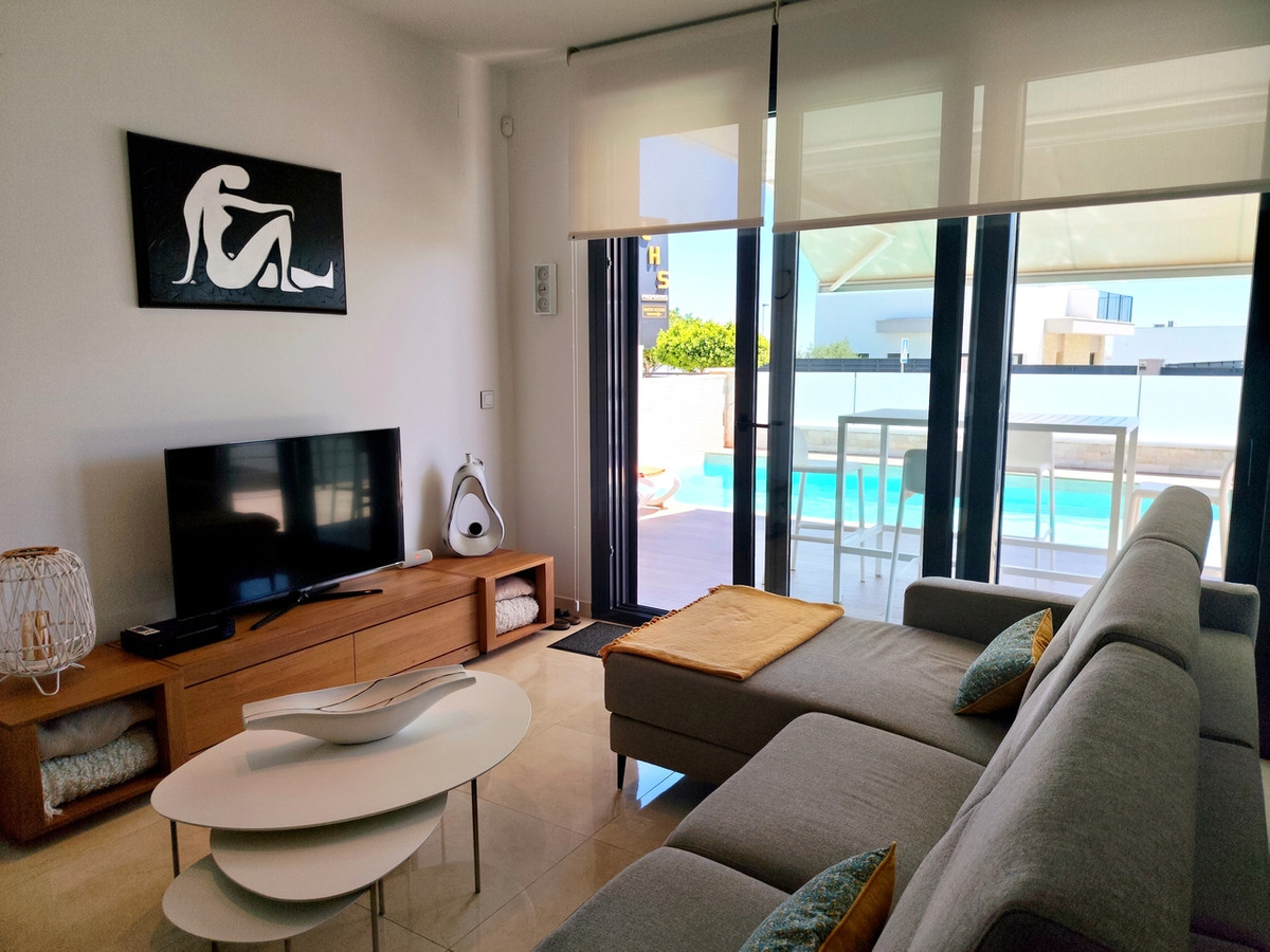 For sale - 3 Bedroom 2 Bathroom House - Detached Villa in San Miguel de Salinas - San Miguel de Salinas Centro  - Alicante