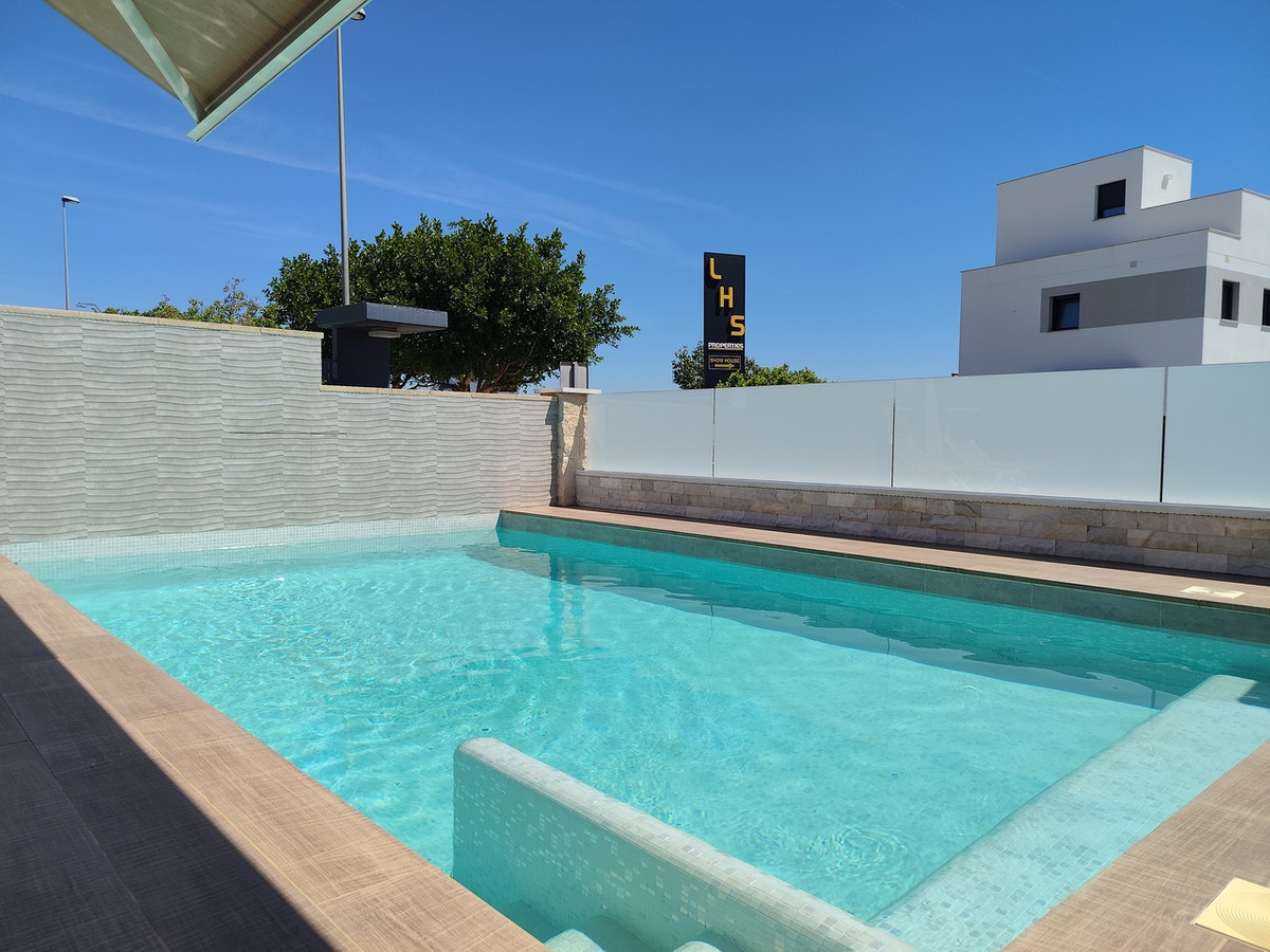 For sale - 3 Bedroom 2 Bathroom House - Detached Villa in San Miguel de Salinas - San Miguel de Salinas Centro  - Alicante