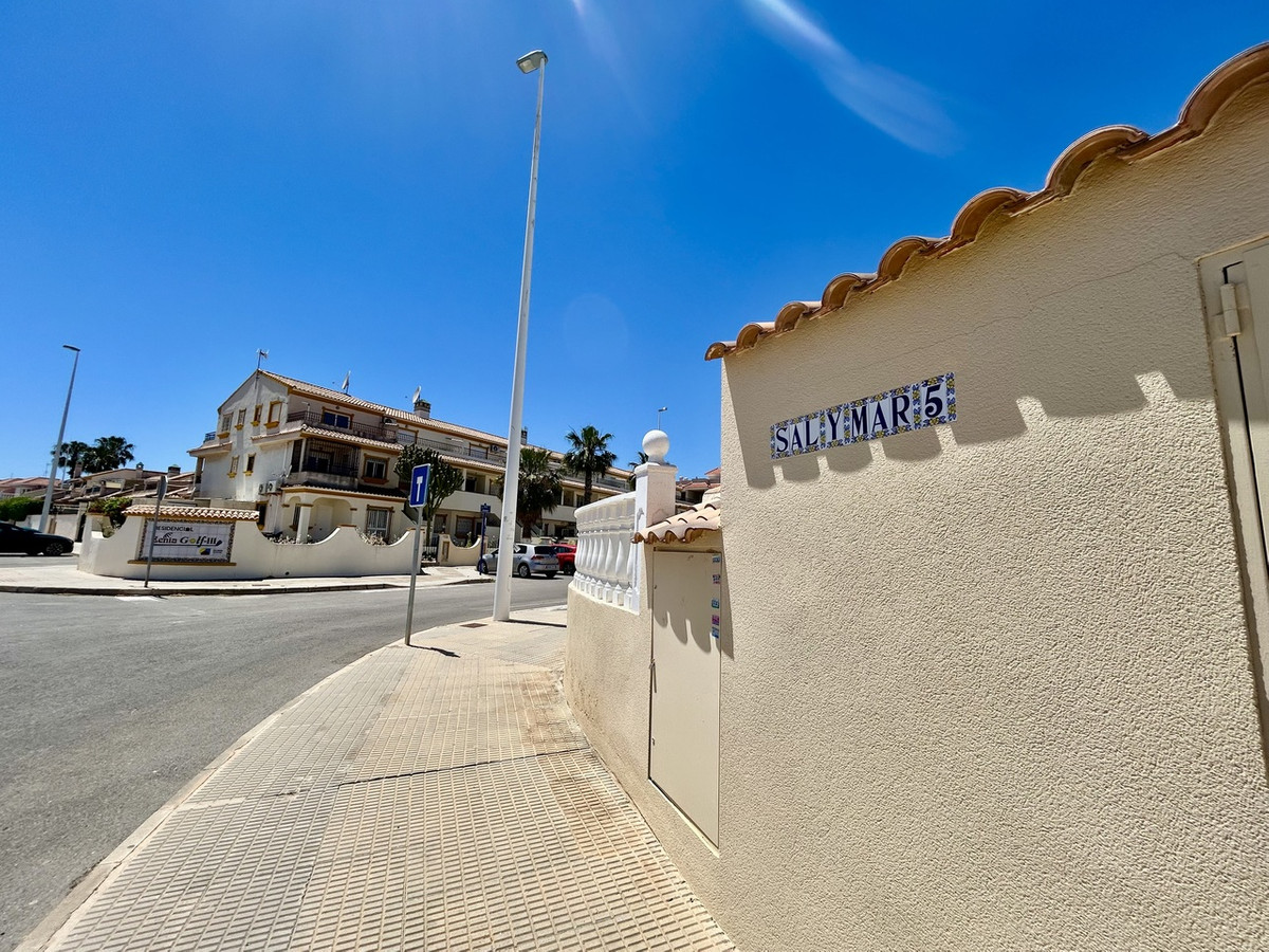 For sale - 2 Bedroom 1 Bathroom Penthouse in La Zenia - La Zenia  - Alicante