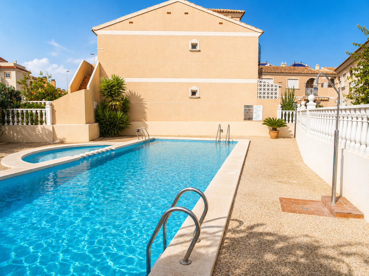 For sale - 2 Bedroom 1 Bathroom Penthouse in La Zenia - La Zenia  - Alicante