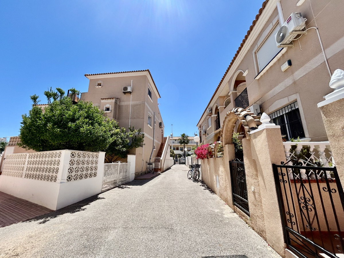 For sale - 2 Bedroom 1 Bathroom Penthouse in La Zenia - La Zenia  - Alicante