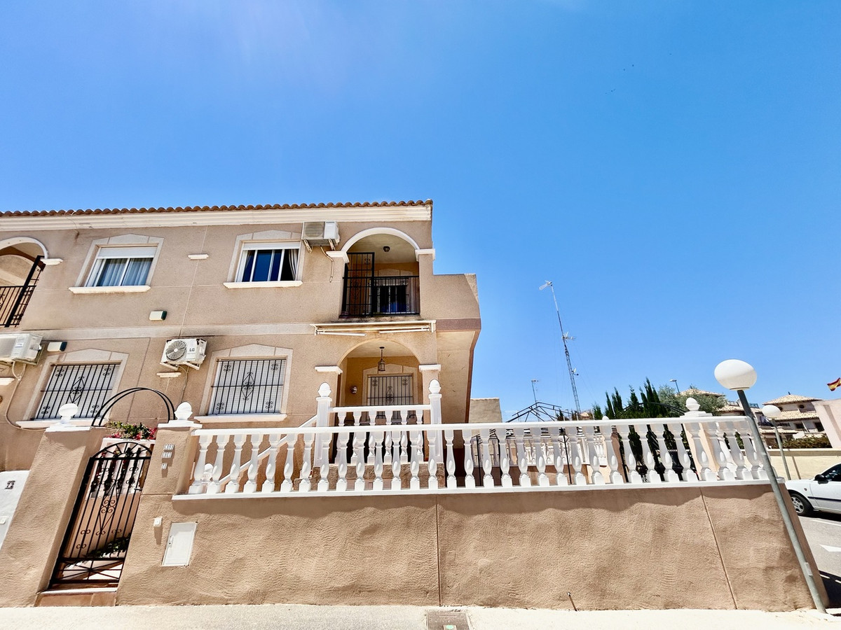 For sale - 2 Bedroom 1 Bathroom Penthouse in La Zenia - La Zenia  - Alicante