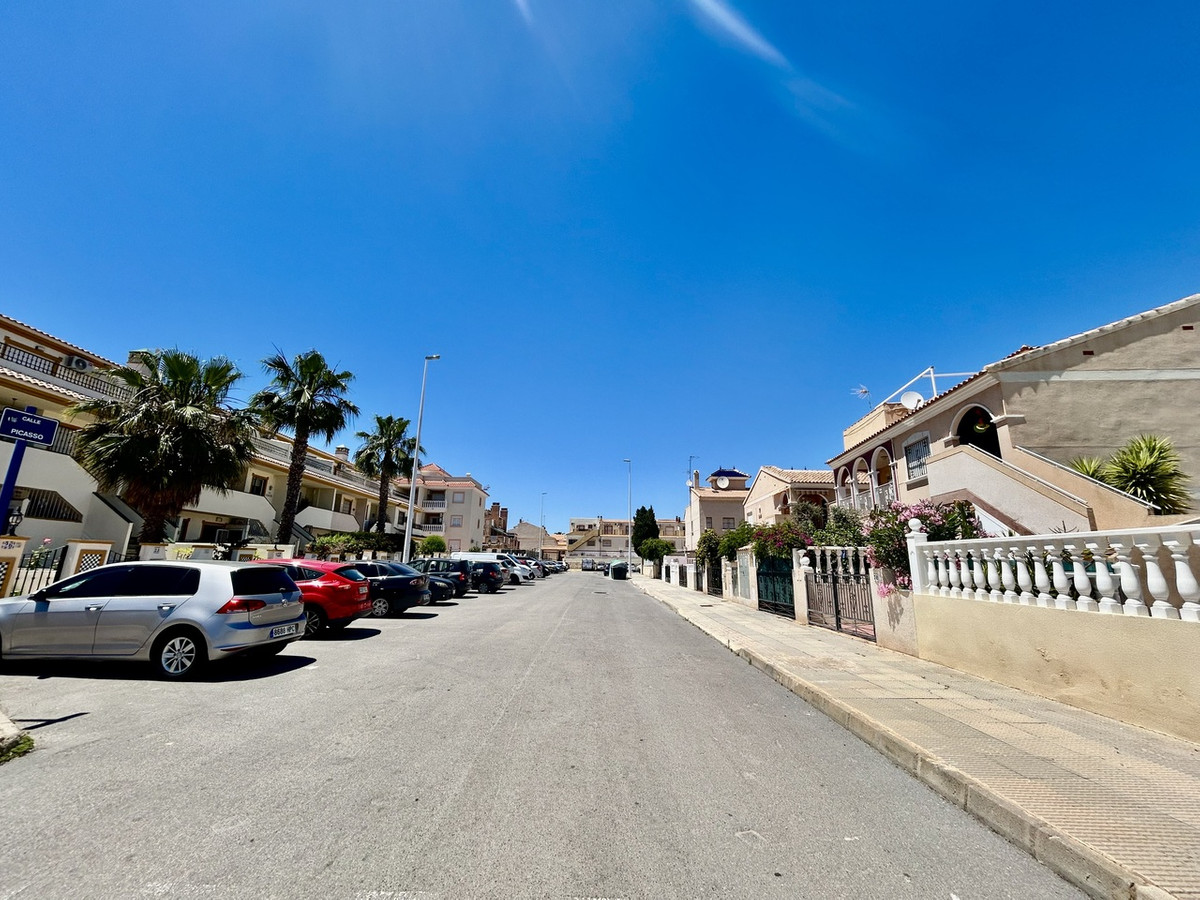 For sale - 2 Bedroom 1 Bathroom Penthouse in La Zenia - La Zenia  - Alicante