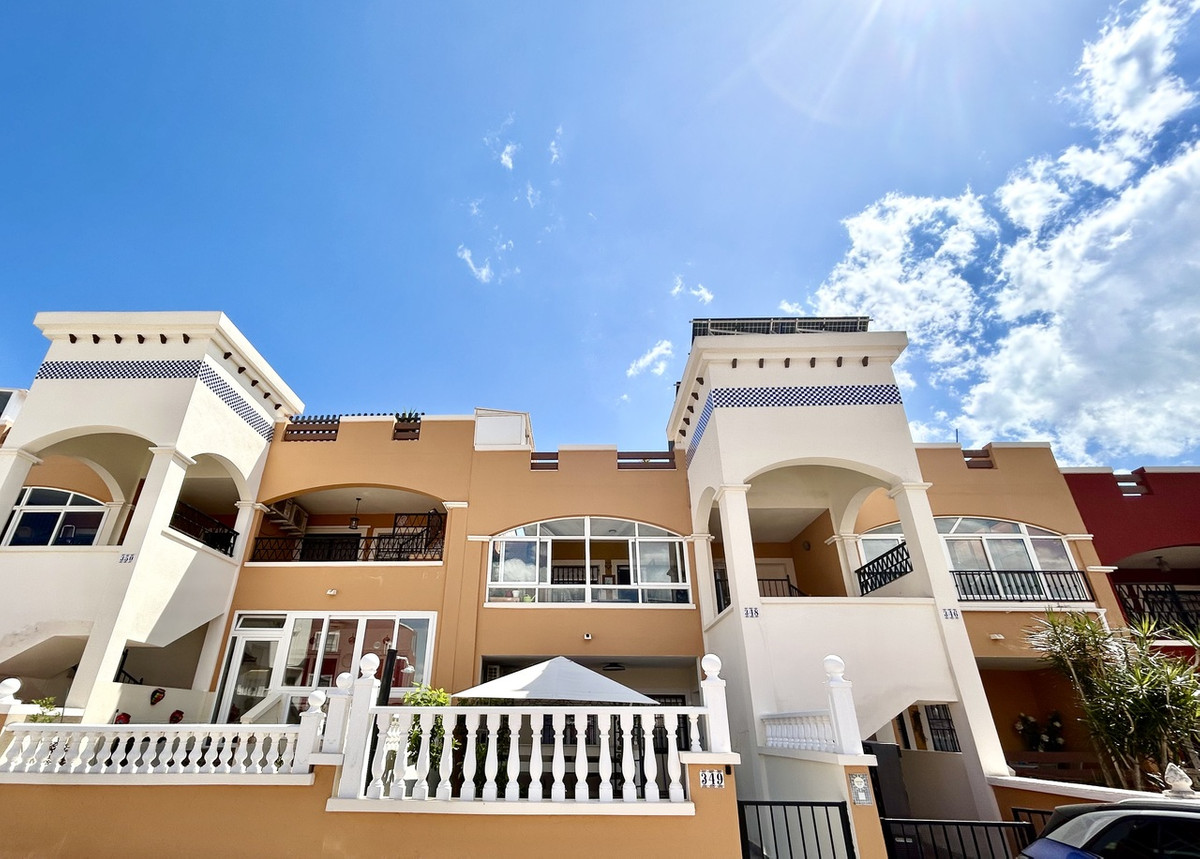 For sale - 2 Bedroom 2 Bathroom Apartment - Top Floor Apartment in Orihuela - Los Balcones  - Alicante