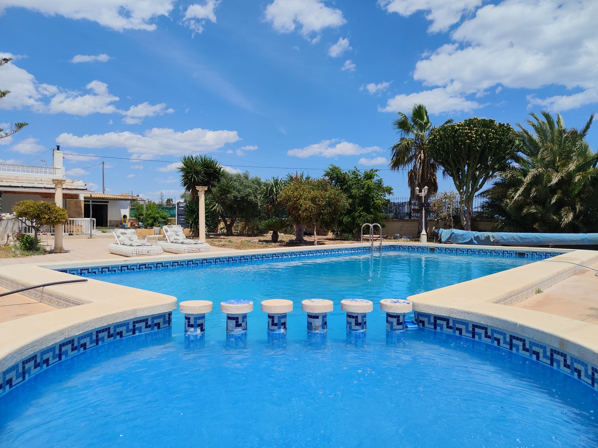 For sale - 6 Bedroom 4 Bathroom House - Detached Villa in Los Montesinos - Los Montesinos Centro  - Alicante