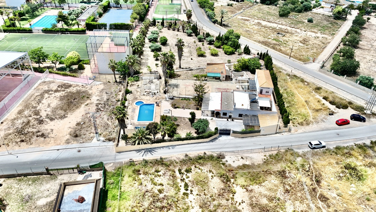 For sale - 6 Bedroom 4 Bathroom House - Detached Villa in Los Montesinos - Los Montesinos Centro  - Alicante