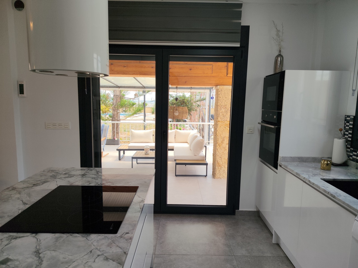 For sale - 6 Bedroom 4 Bathroom House - Detached Villa in Los Montesinos - Los Montesinos Centro  - Alicante