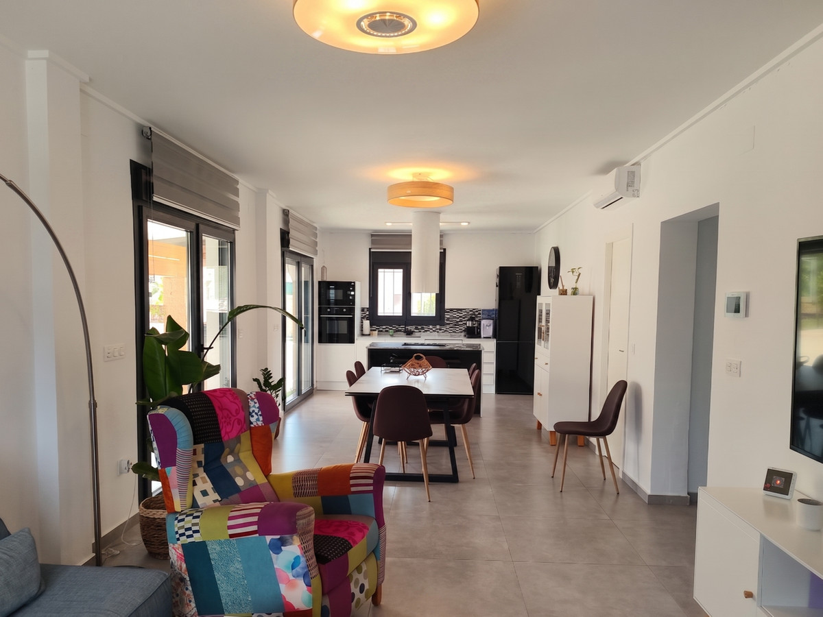For sale - 6 Bedroom 4 Bathroom House - Detached Villa in Los Montesinos - Los Montesinos Centro  - Alicante