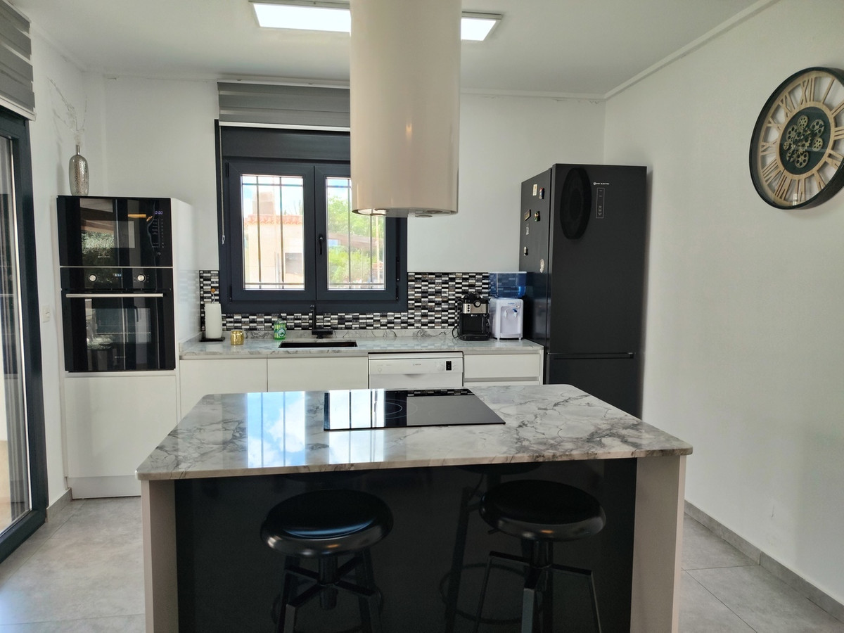For sale - 6 Bedroom 4 Bathroom House - Detached Villa in Los Montesinos - Los Montesinos Centro  - Alicante