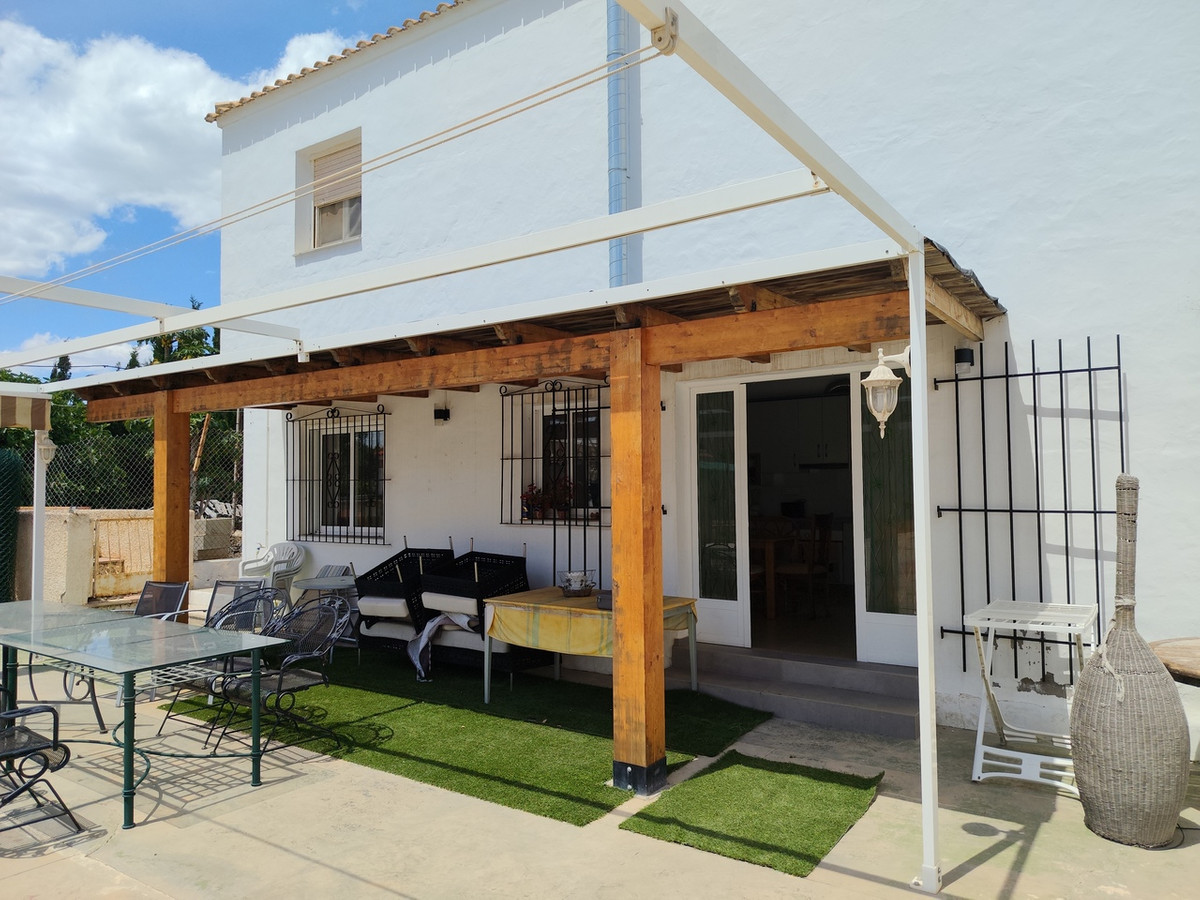 For sale - 6 Bedroom 4 Bathroom House - Detached Villa in Los Montesinos - Los Montesinos Centro  - Alicante