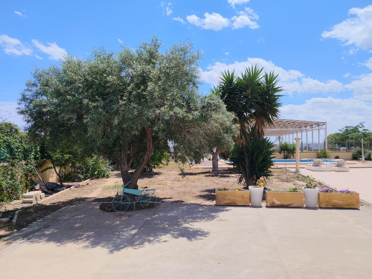For sale - 6 Bedroom 4 Bathroom House - Detached Villa in Los Montesinos - Los Montesinos Centro  - Alicante