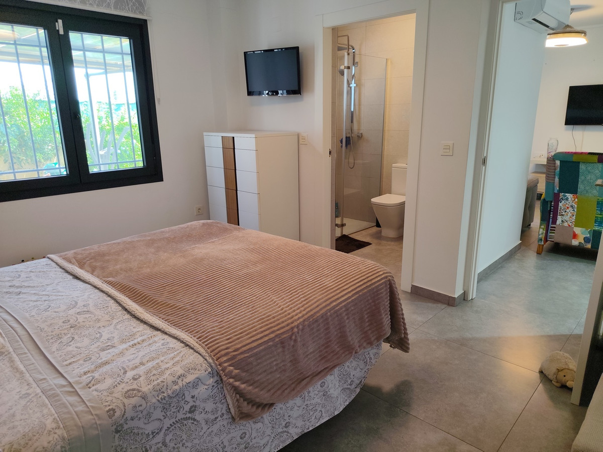 For sale - 6 Bedroom 4 Bathroom House - Detached Villa in Los Montesinos - Los Montesinos Centro  - Alicante