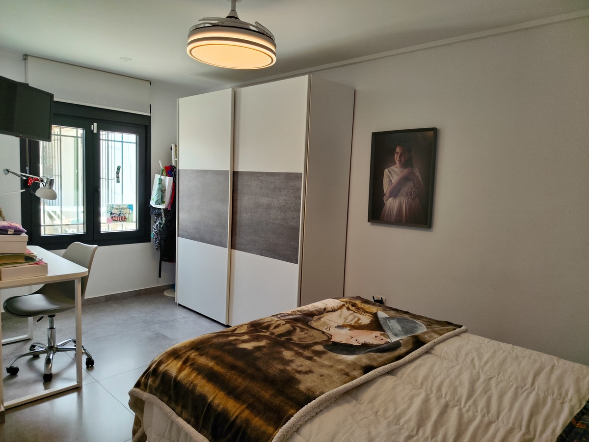 For sale - 6 Bedroom 4 Bathroom House - Detached Villa in Los Montesinos - Los Montesinos Centro  - Alicante