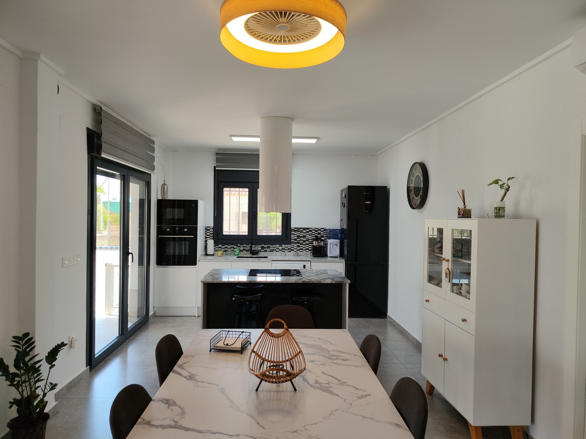 For sale - 6 Bedroom 4 Bathroom House - Detached Villa in Los Montesinos - Los Montesinos Centro  - Alicante