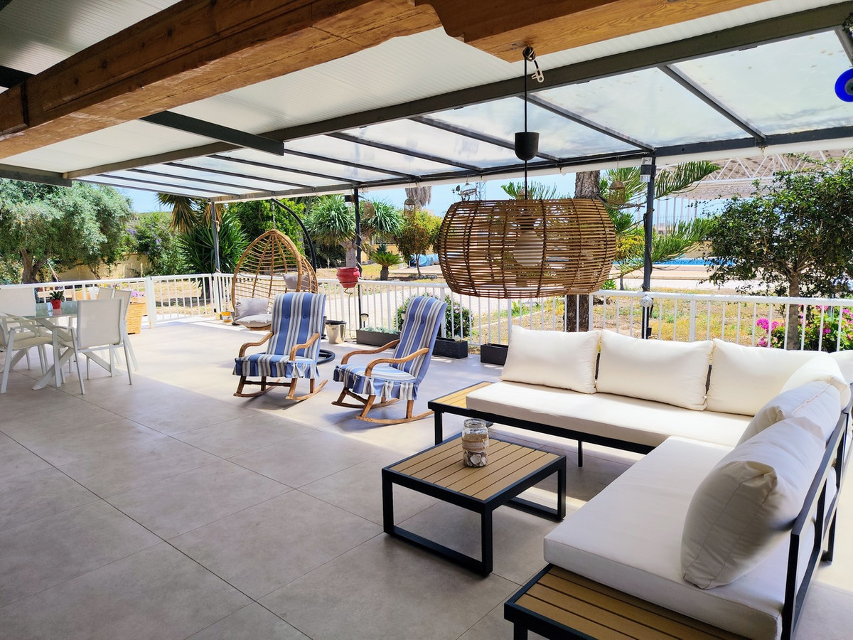 For sale - 6 Bedroom 4 Bathroom House - Detached Villa in Los Montesinos - Los Montesinos Centro  - Alicante
