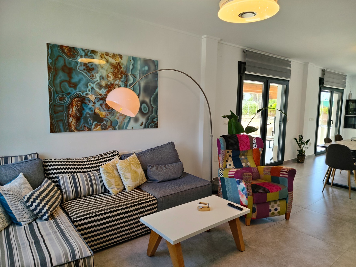 For sale - 6 Bedroom 4 Bathroom House - Detached Villa in Los Montesinos - Los Montesinos Centro  - Alicante