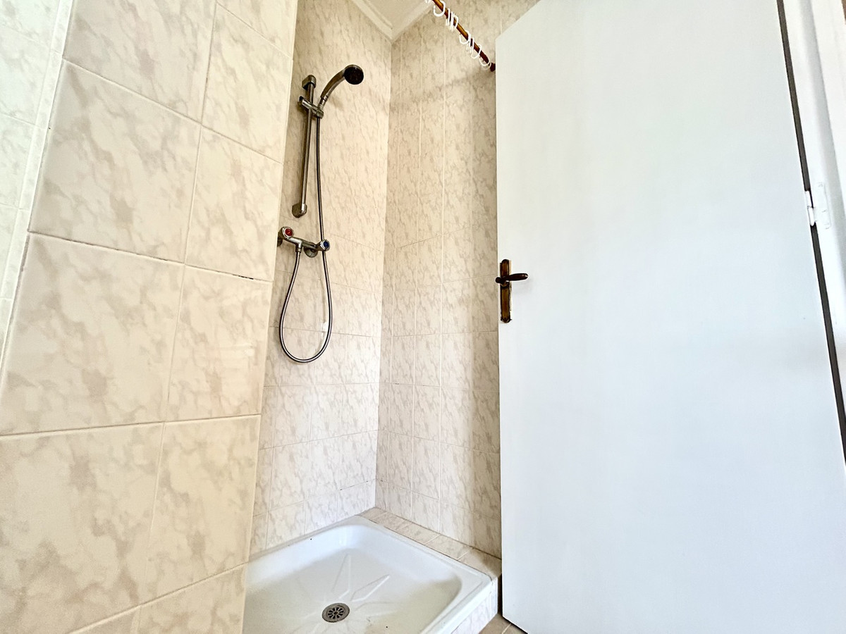For sale - 6 Bedroom 4 Bathroom House - Detached Villa in Los Montesinos - Los Montesinos Centro  - Alicante