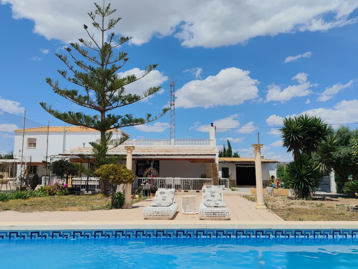 For sale - 6 Bedroom 4 Bathroom House - Detached Villa in Los Montesinos - Los Montesinos Centro  - Alicante