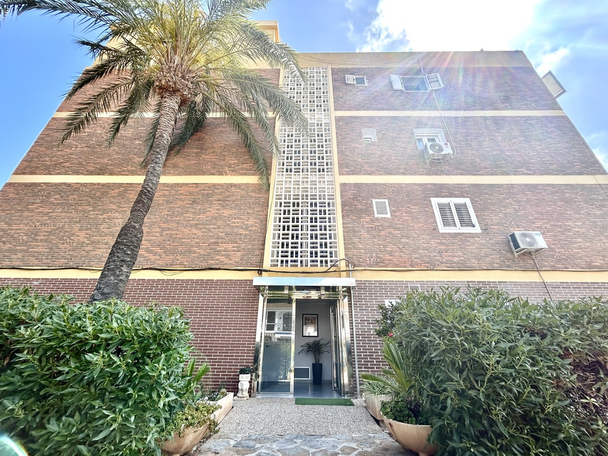 For sale - 2 Bedroom 1 Bathroom Ground Floor Apartment in La Zenia  - La Zenia  - Alicante