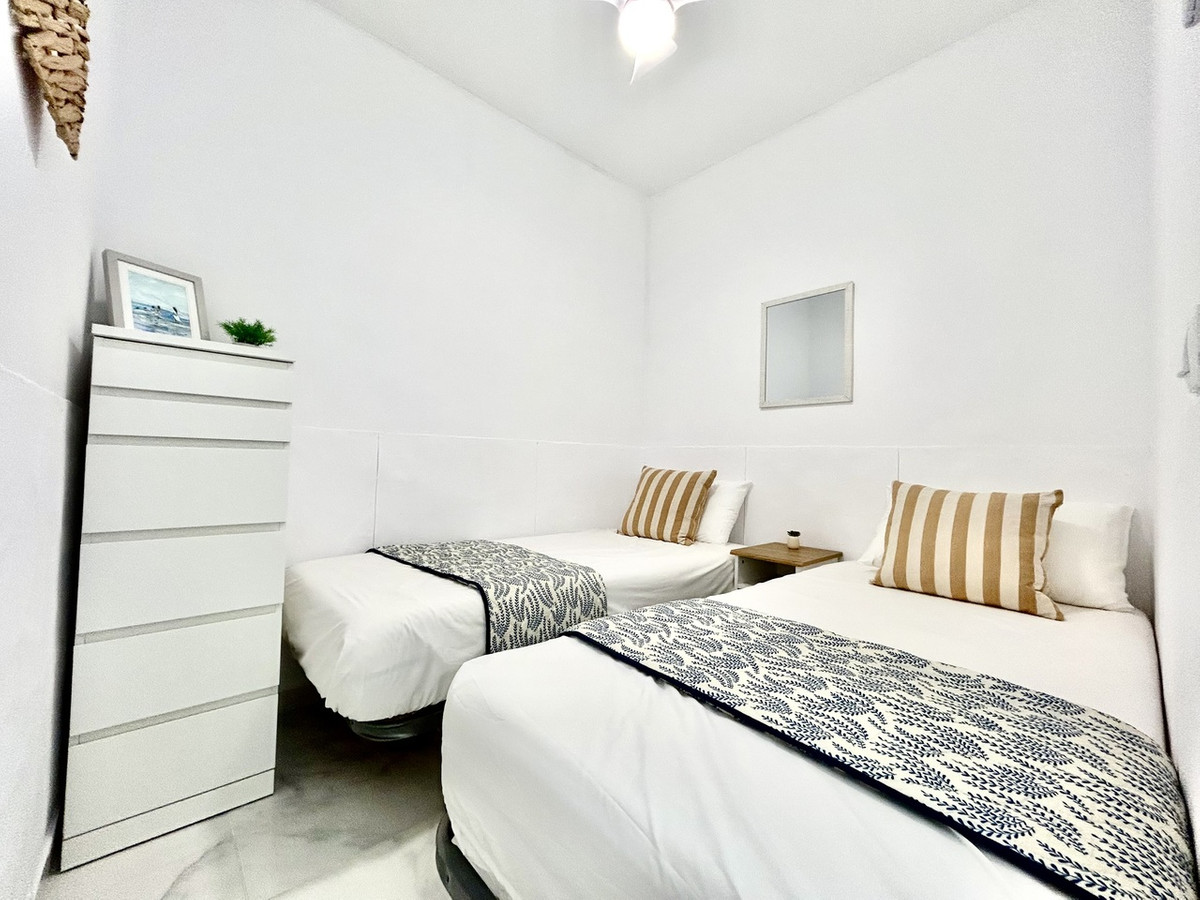 For sale - 2 Bedroom 1 Bathroom Ground Floor Apartment in La Zenia  - La Zenia  - Alicante