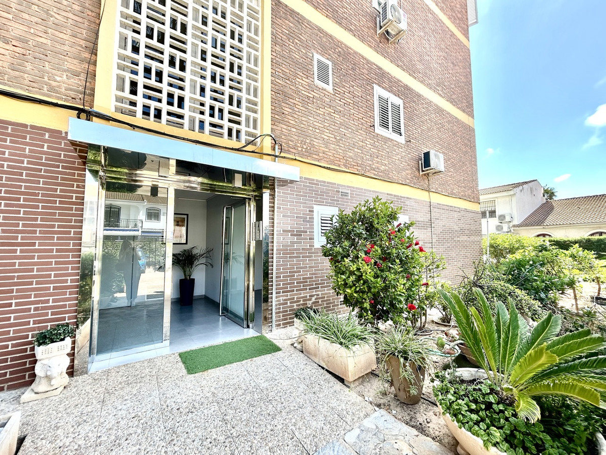 For sale - 2 Bedroom 1 Bathroom Ground Floor Apartment in La Zenia  - La Zenia  - Alicante