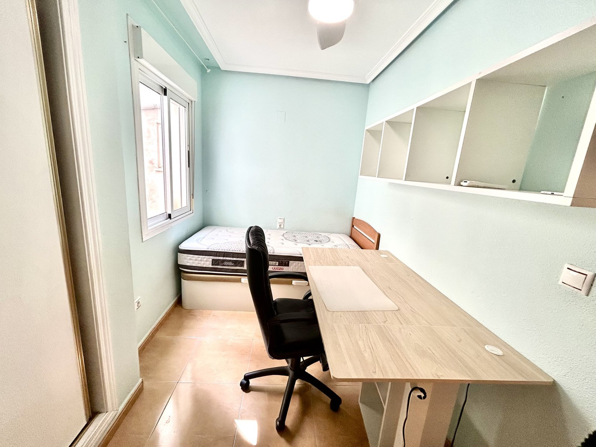 For sale - 2 Bedroom 2 Bathroom Apartment - Middle Floor Apartment in Torrevieja - Torrevieja Centro  - Alicante