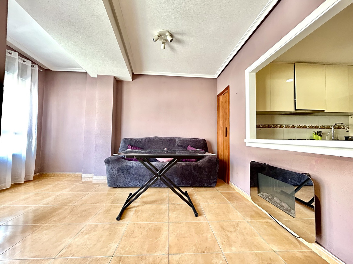 For sale - 2 Bedroom 2 Bathroom Apartment - Middle Floor Apartment in Torrevieja - Torrevieja Centro  - Alicante