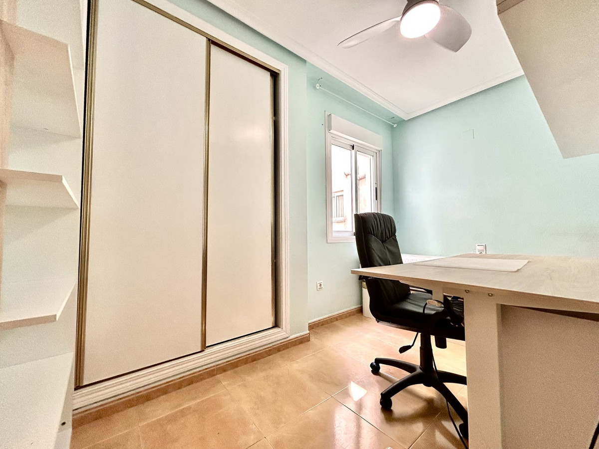 For sale - 2 Bedroom 2 Bathroom Apartment - Middle Floor Apartment in Torrevieja - Torrevieja Centro  - Alicante