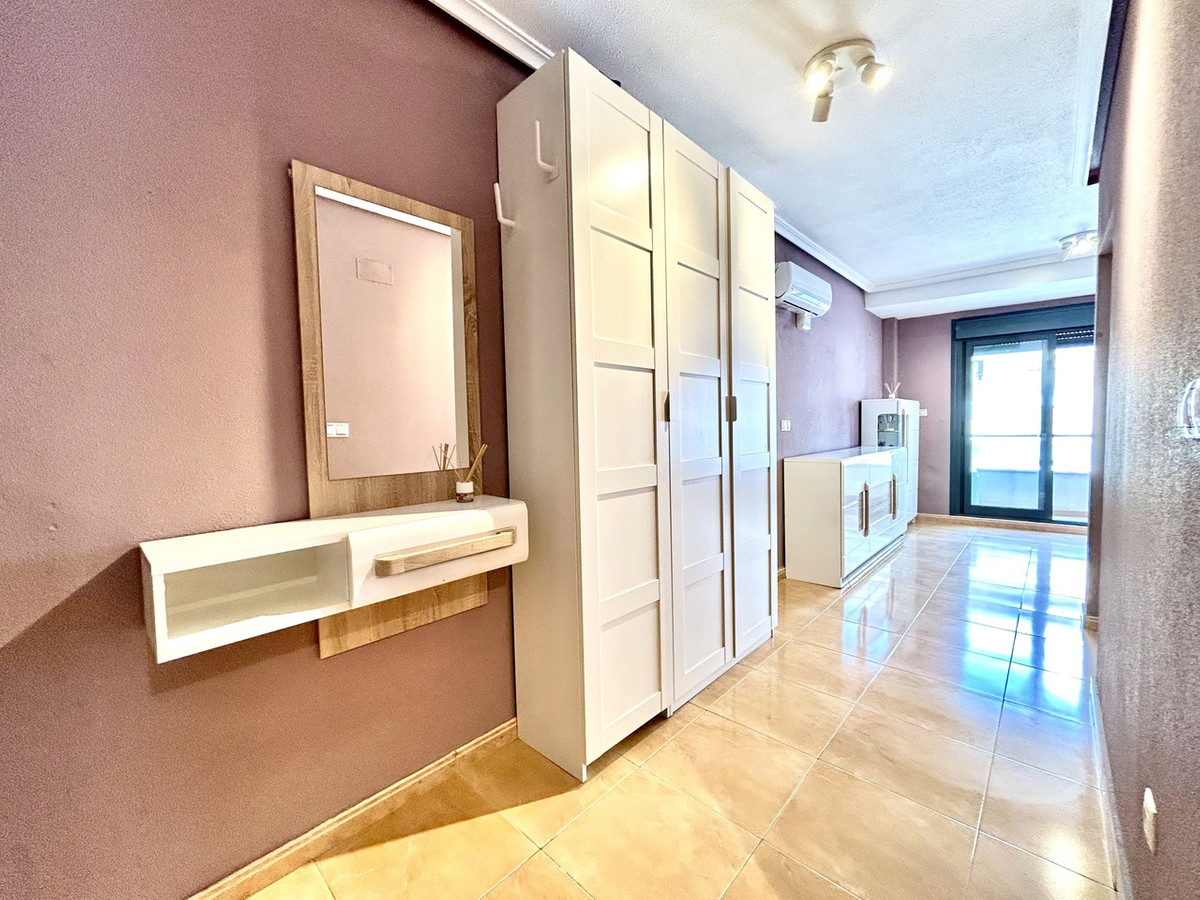 For sale - 2 Bedroom 2 Bathroom Apartment - Middle Floor Apartment in Torrevieja - Torrevieja Centro  - Alicante