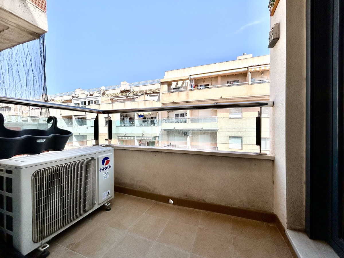 For sale - 2 Bedroom 2 Bathroom Apartment - Middle Floor Apartment in Torrevieja - Torrevieja Centro  - Alicante
