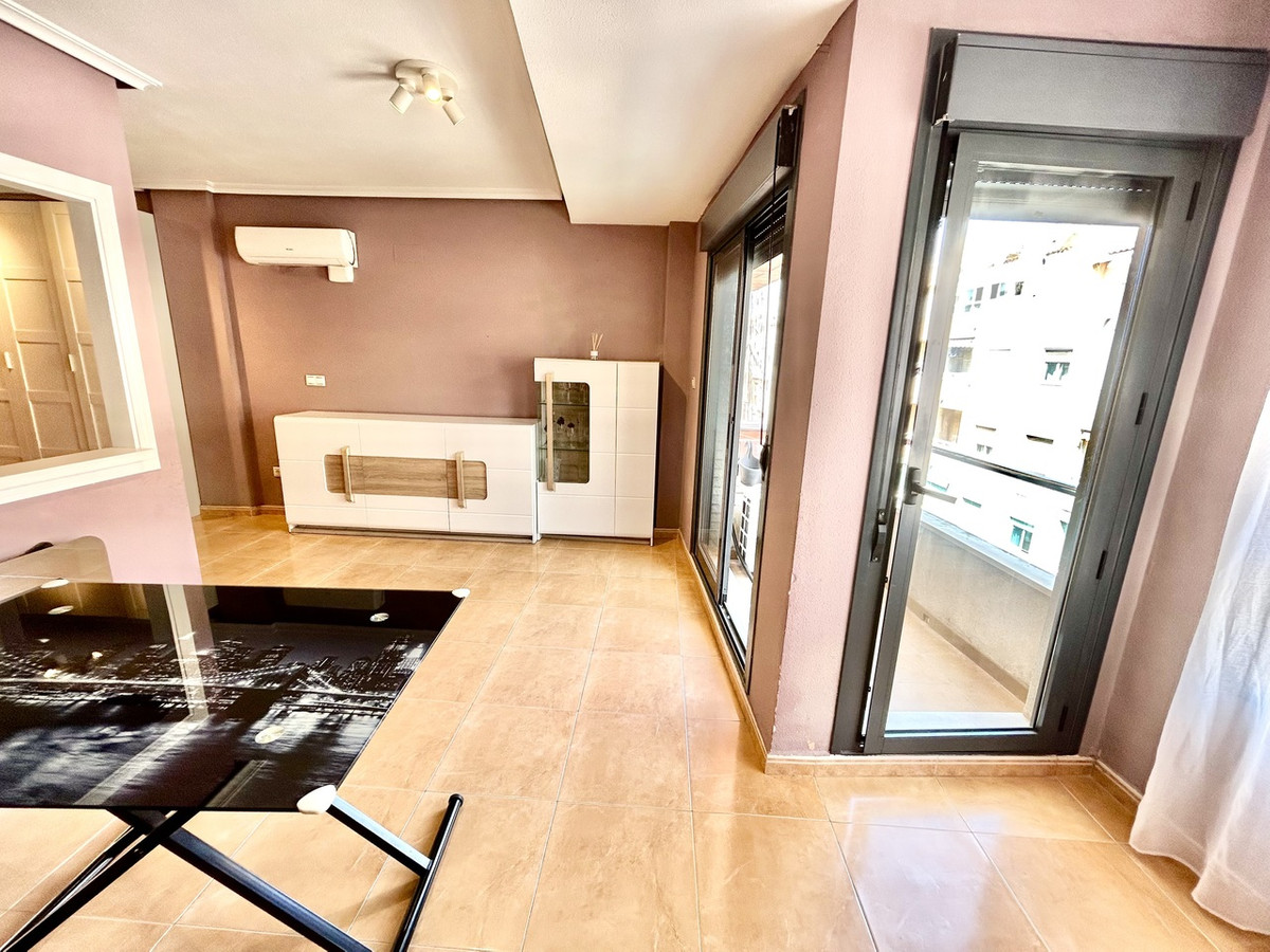 For sale - 2 Bedroom 2 Bathroom Apartment - Middle Floor Apartment in Torrevieja - Torrevieja Centro  - Alicante