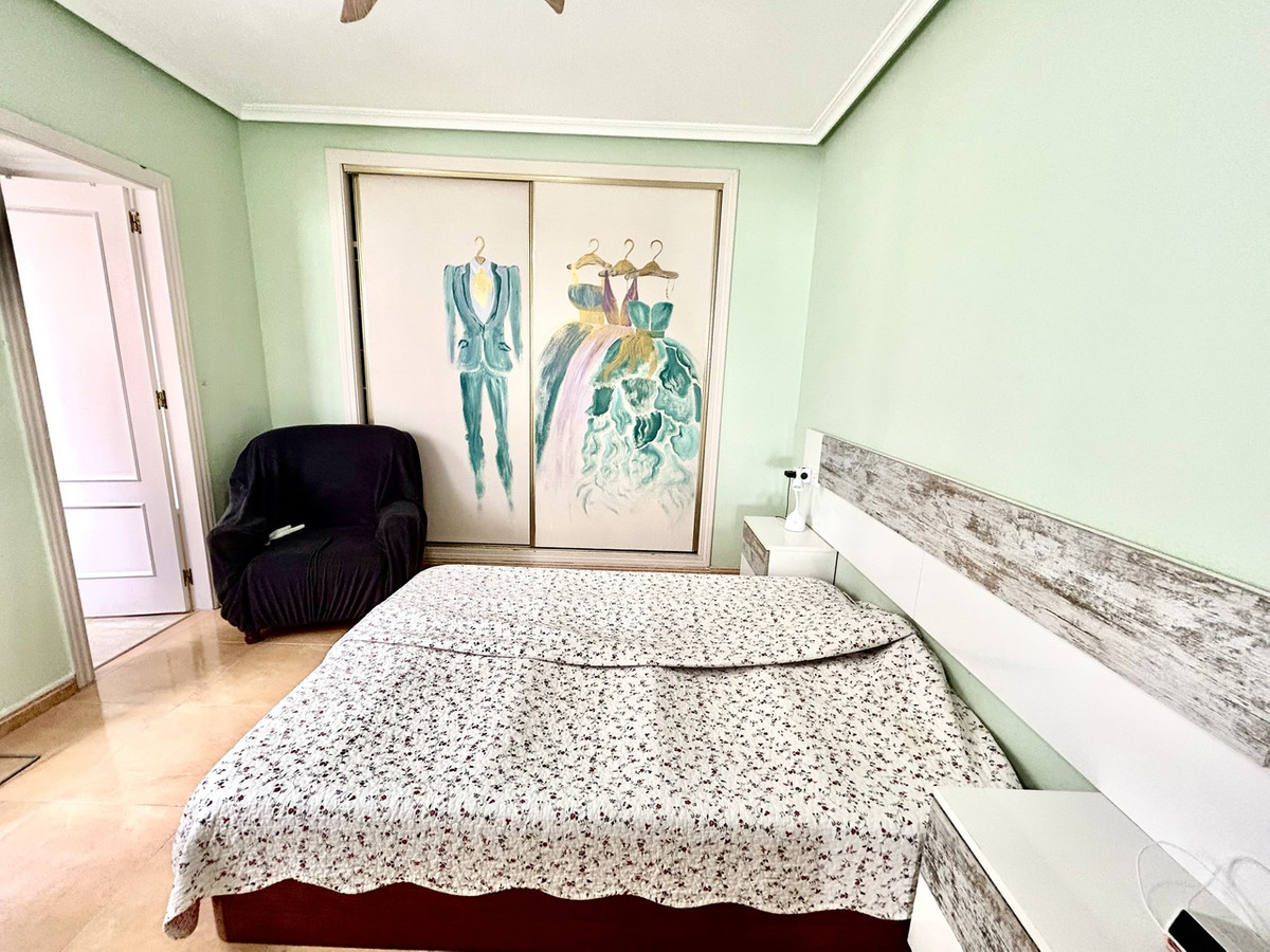 For sale - 2 Bedroom 2 Bathroom Apartment - Middle Floor Apartment in Torrevieja - Torrevieja Centro  - Alicante