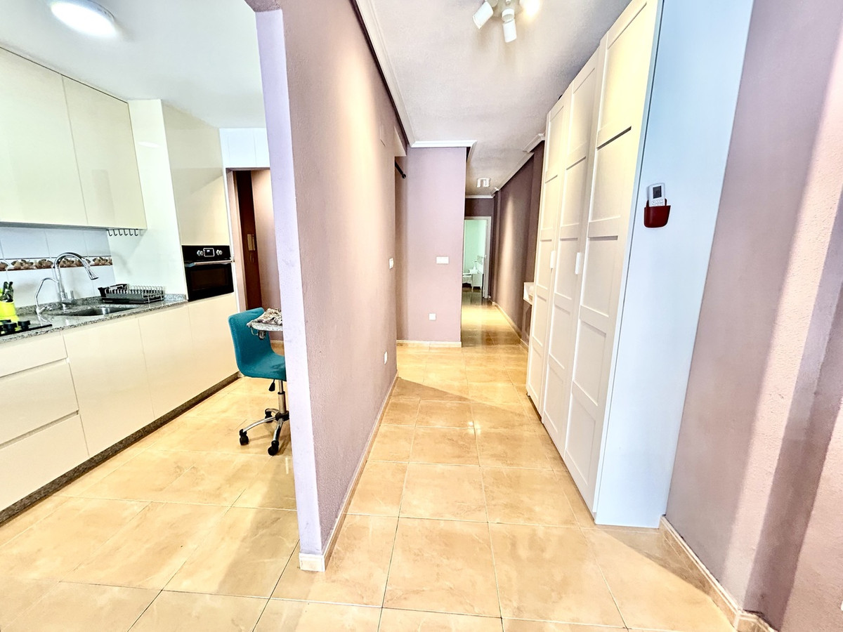 For sale - 2 Bedroom 2 Bathroom Apartment - Middle Floor Apartment in Torrevieja - Torrevieja Centro  - Alicante