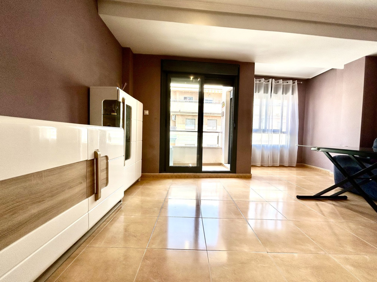 For sale - 2 Bedroom 2 Bathroom Apartment - Middle Floor Apartment in Torrevieja - Torrevieja Centro  - Alicante