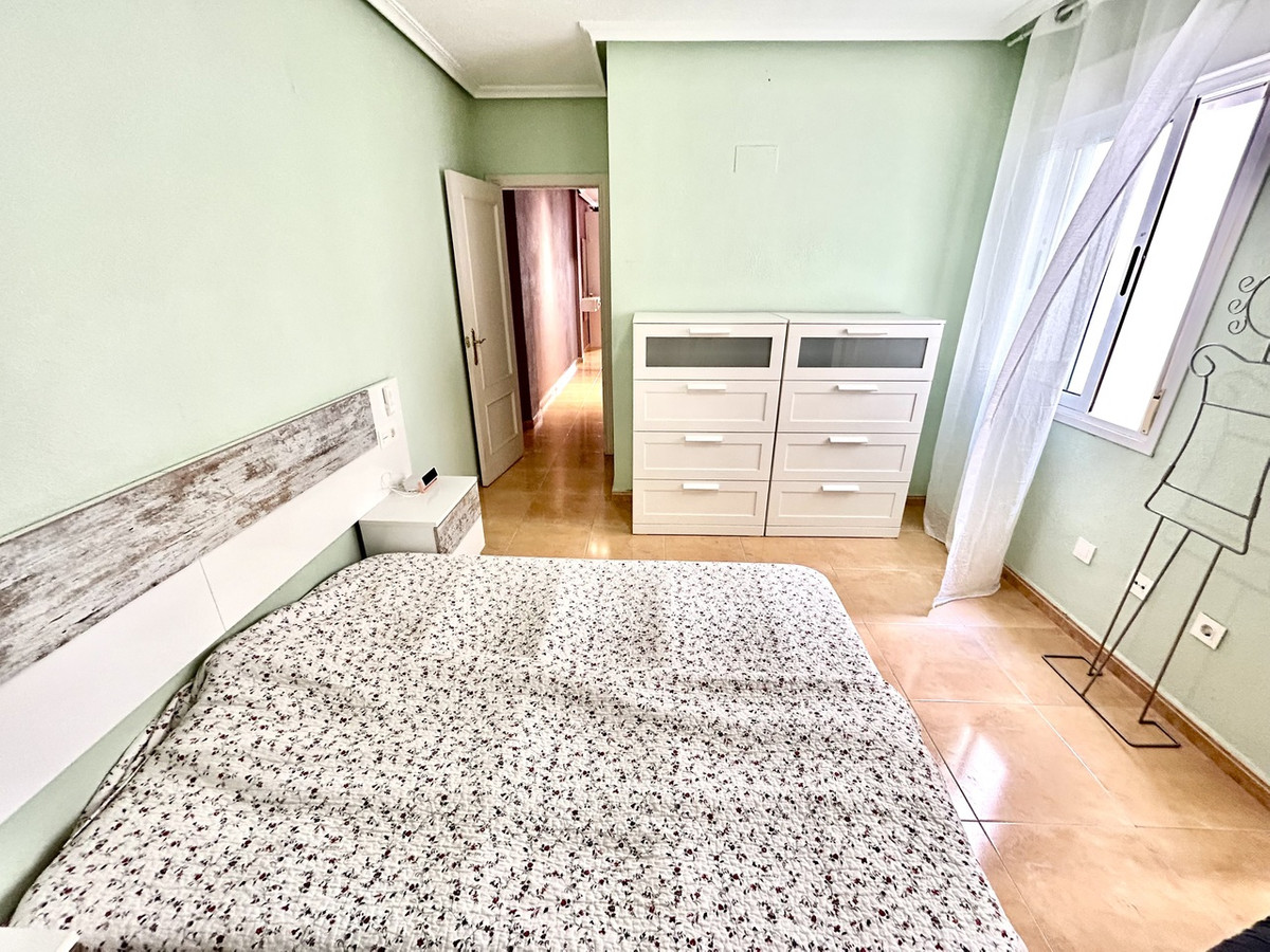 For sale - 2 Bedroom 2 Bathroom Apartment - Middle Floor Apartment in Torrevieja - Torrevieja Centro  - Alicante