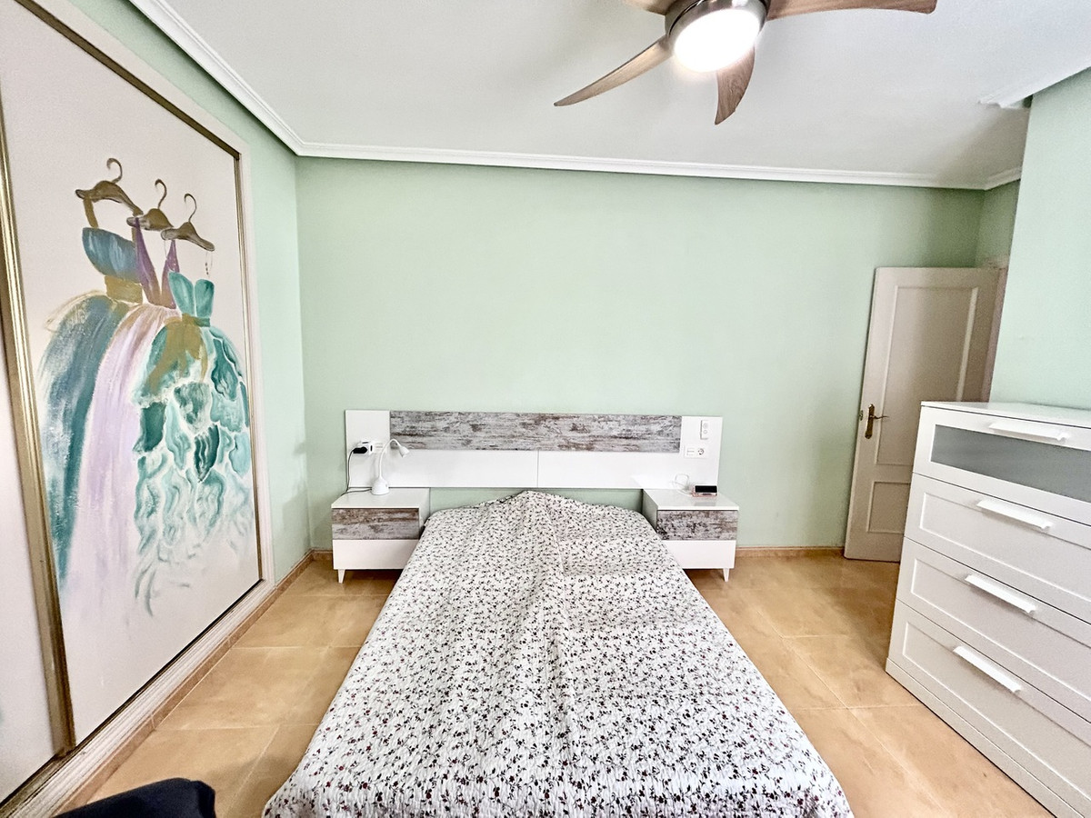 For sale - 2 Bedroom 2 Bathroom Apartment - Middle Floor Apartment in Torrevieja - Torrevieja Centro  - Alicante