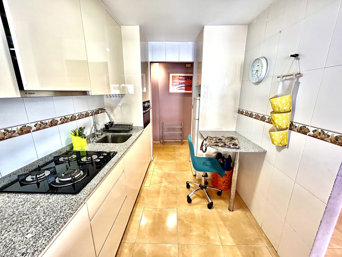 For sale - 2 Bedroom 2 Bathroom Apartment - Middle Floor Apartment in Torrevieja - Torrevieja Centro  - Alicante