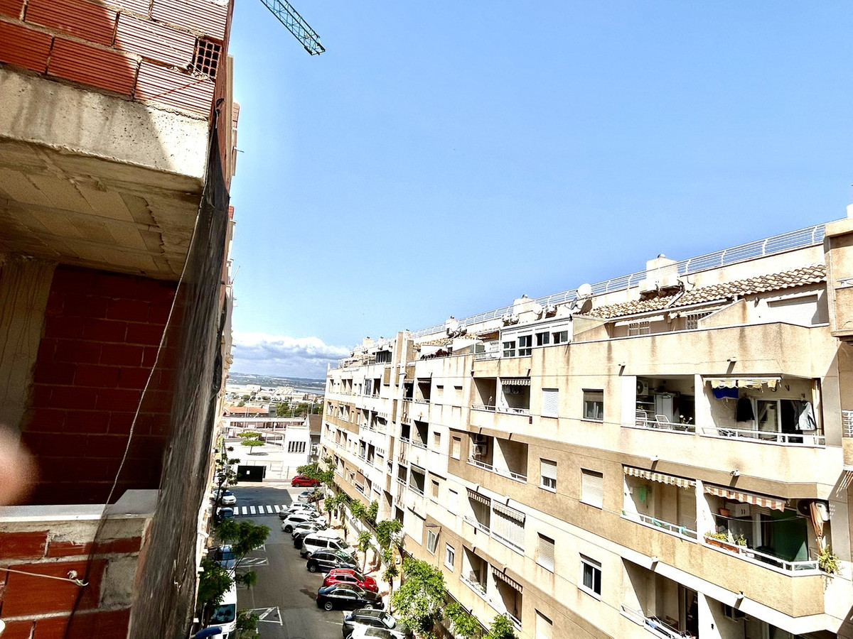 For sale - 2 Bedroom 2 Bathroom Apartment - Middle Floor Apartment in Torrevieja - Torrevieja Centro  - Alicante