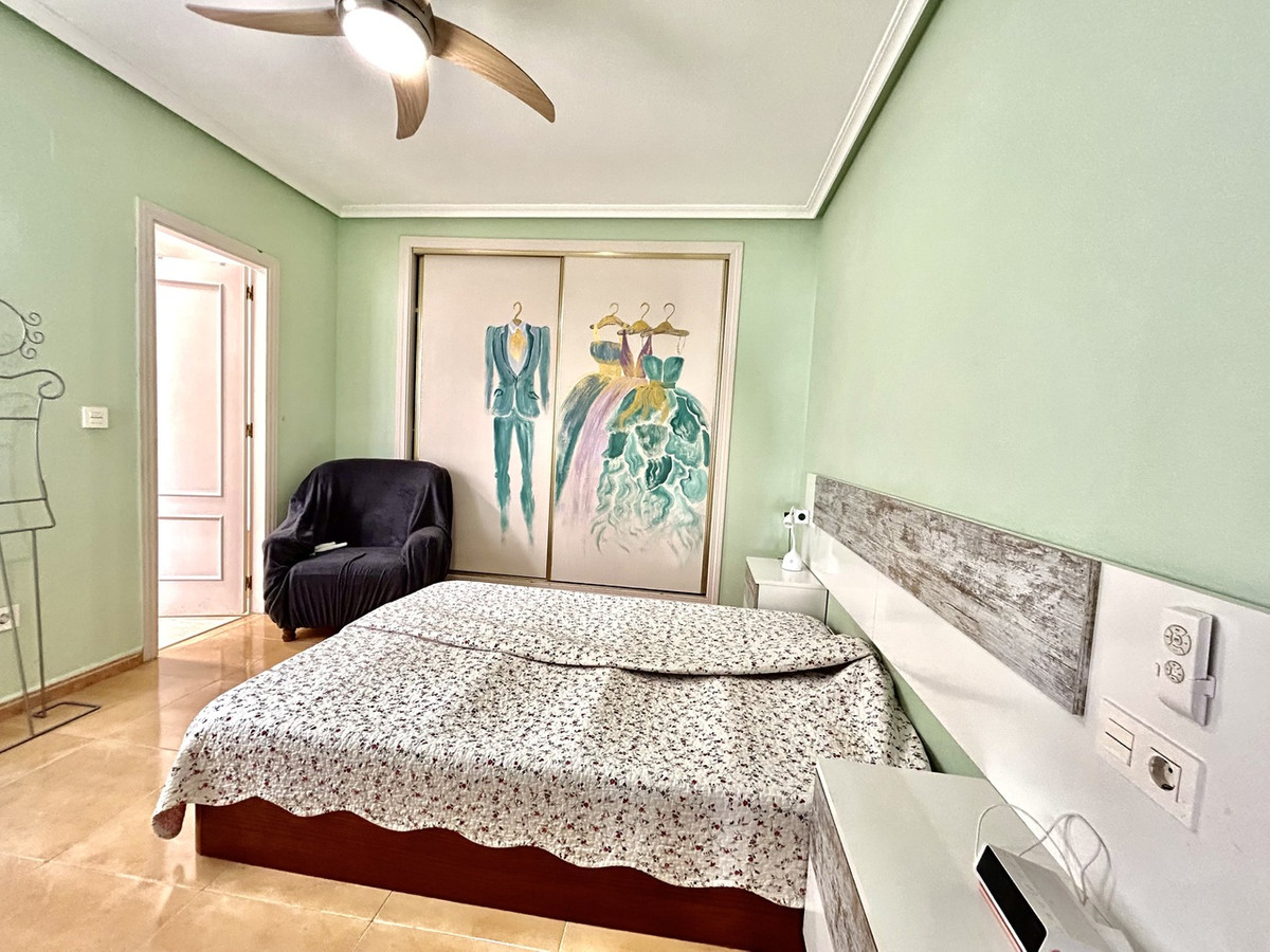 For sale - 2 Bedroom 2 Bathroom Apartment - Middle Floor Apartment in Torrevieja - Torrevieja Centro  - Alicante