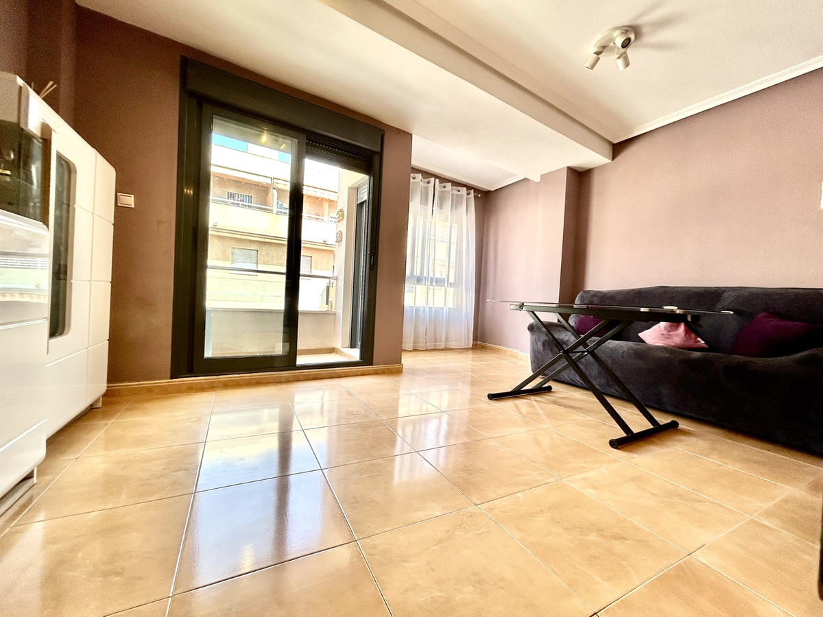 For sale - 2 Bedroom 2 Bathroom Apartment - Middle Floor Apartment in Torrevieja - Torrevieja Centro  - Alicante