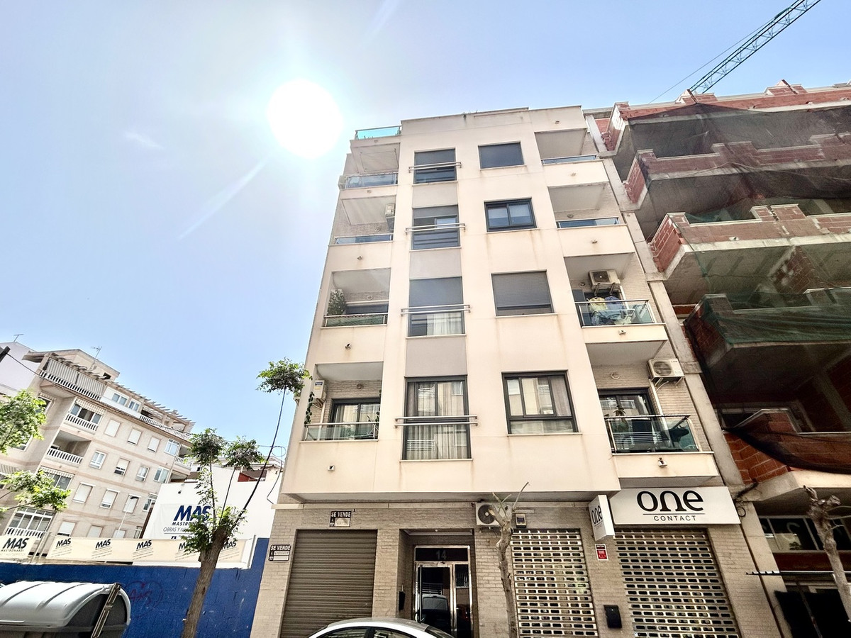 For sale - 2 Bedroom 2 Bathroom Apartment - Middle Floor Apartment in Torrevieja - Torrevieja Centro  - Alicante