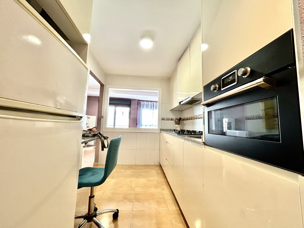 For sale - 2 Bedroom 2 Bathroom Apartment - Middle Floor Apartment in Torrevieja - Torrevieja Centro  - Alicante